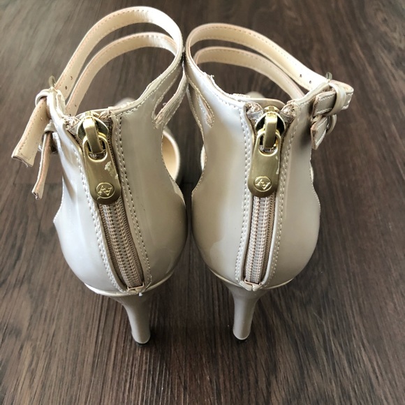 Adrienne Vittadini nude heels with strap - Picture 4 of 5